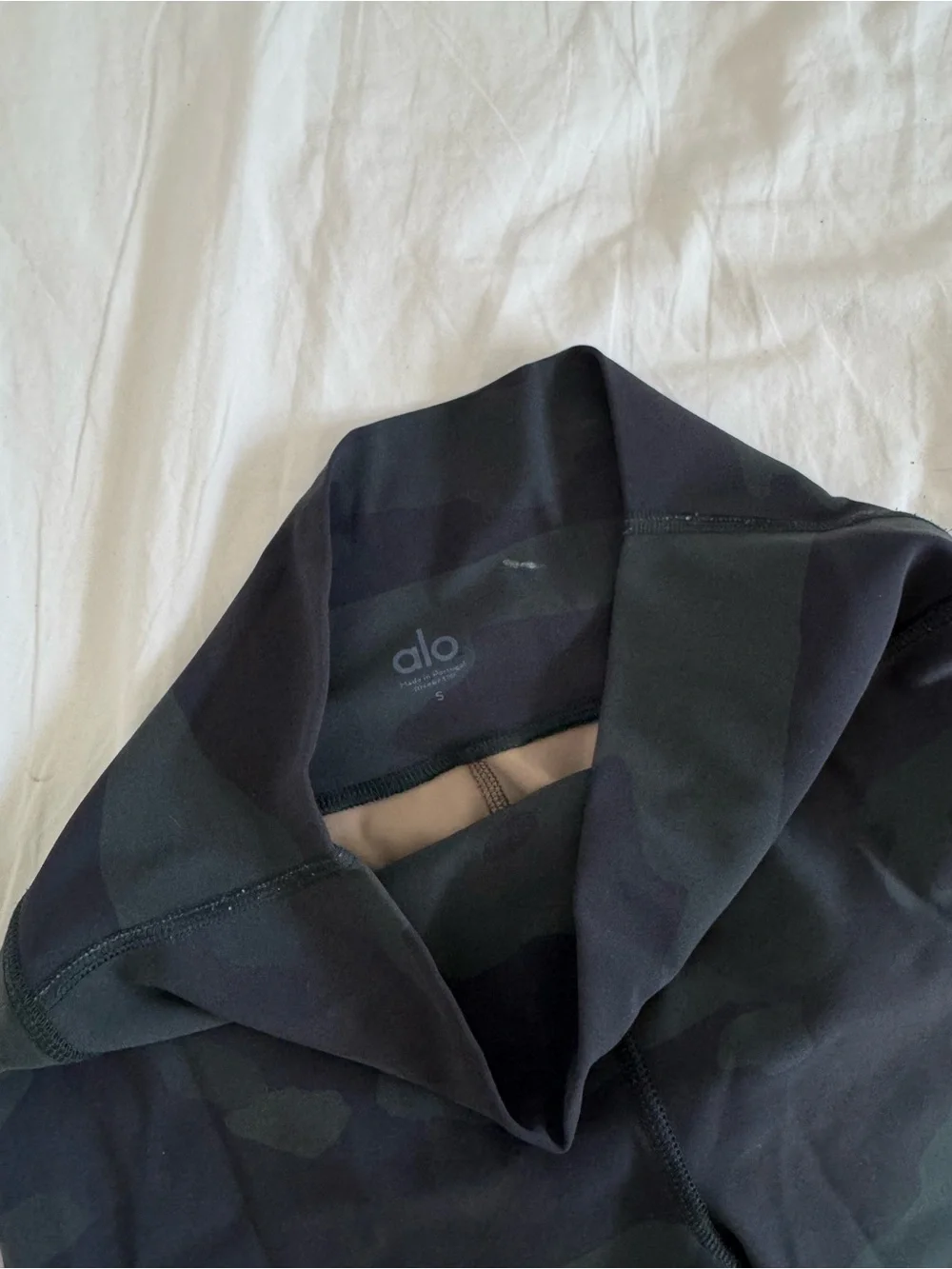 Alo Black and Dark Green Camo Leggings